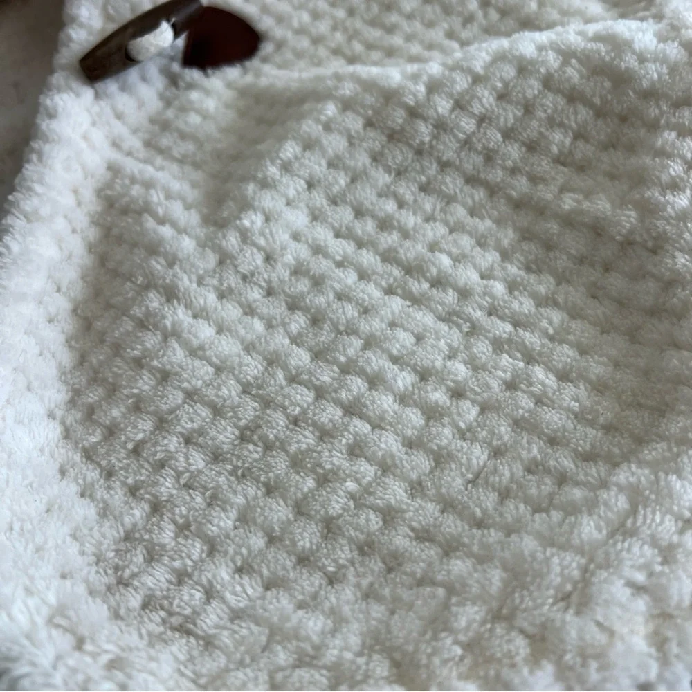 Old Navy Toddler Girls Fuzzy Knit Cape Poncho Sz 12-18 Months Winter Hood White